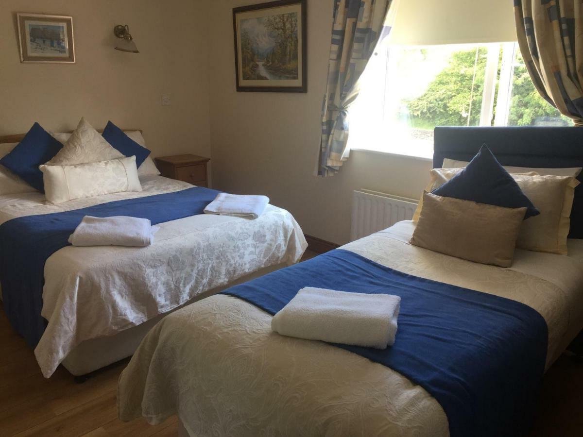 Teach Na Coiribe B&B Castlegar Екстериор снимка